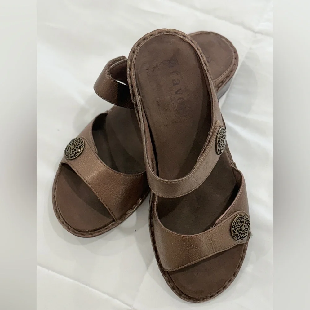 Aravon‎ by New Balance Bronze Metallic Leather Slide Sandals Medallion 8B